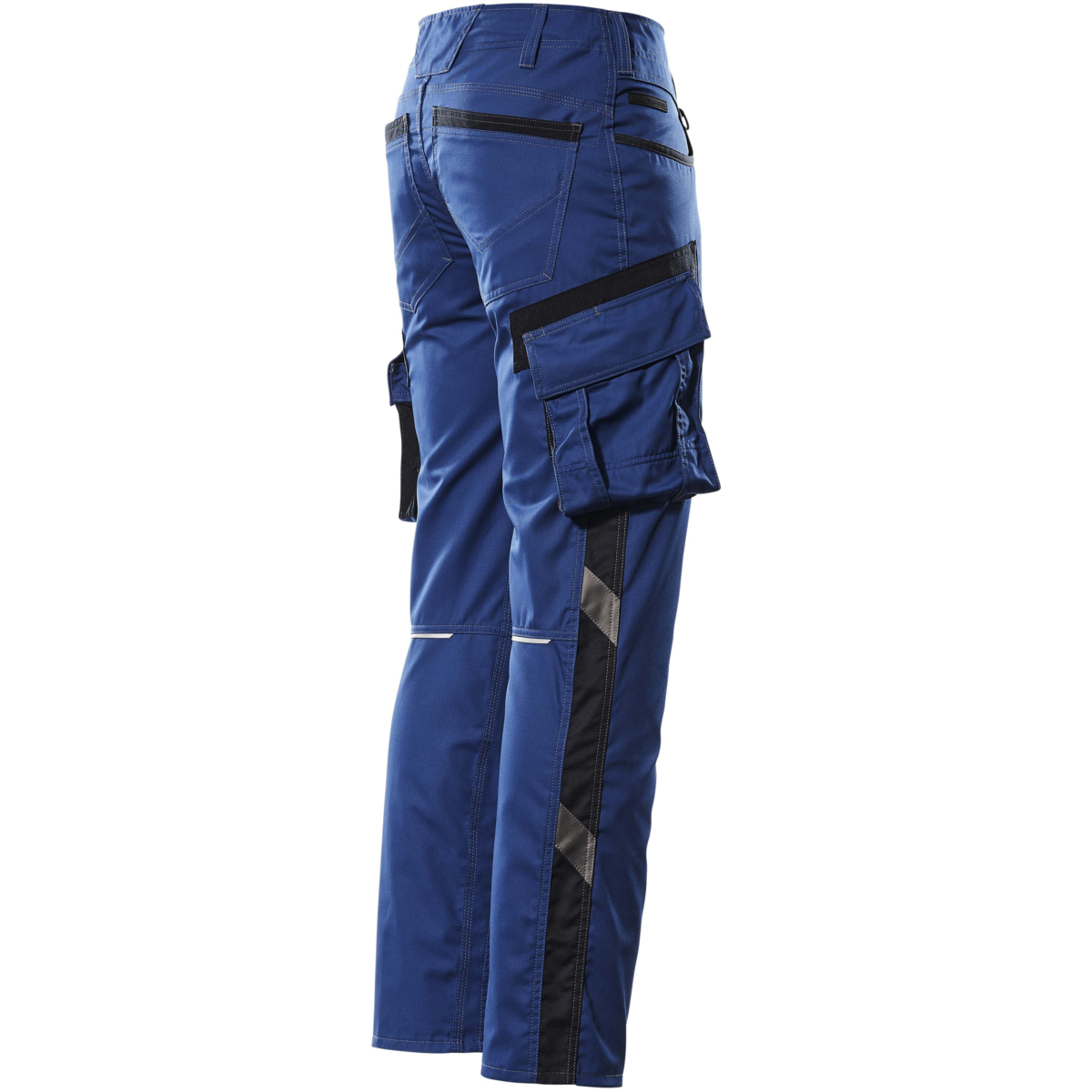 Trousers with thigh pockets