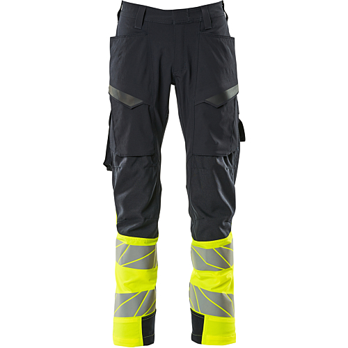 Trousers with thigh pockets