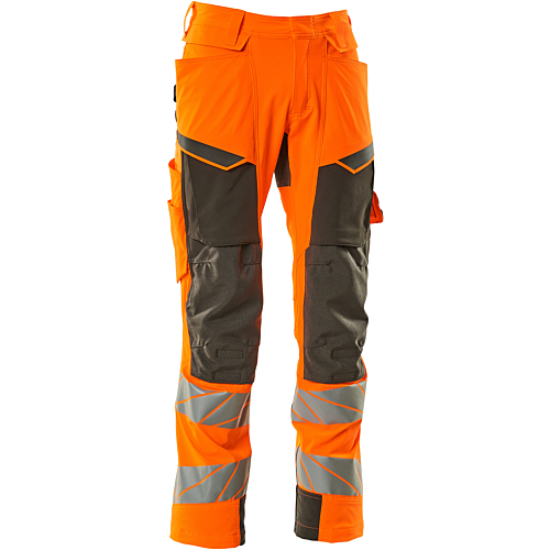 Trousers with kneepad pockets